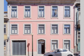 BOUTIQUE Rentals- Art & Charm Apt w/ balcony & garage